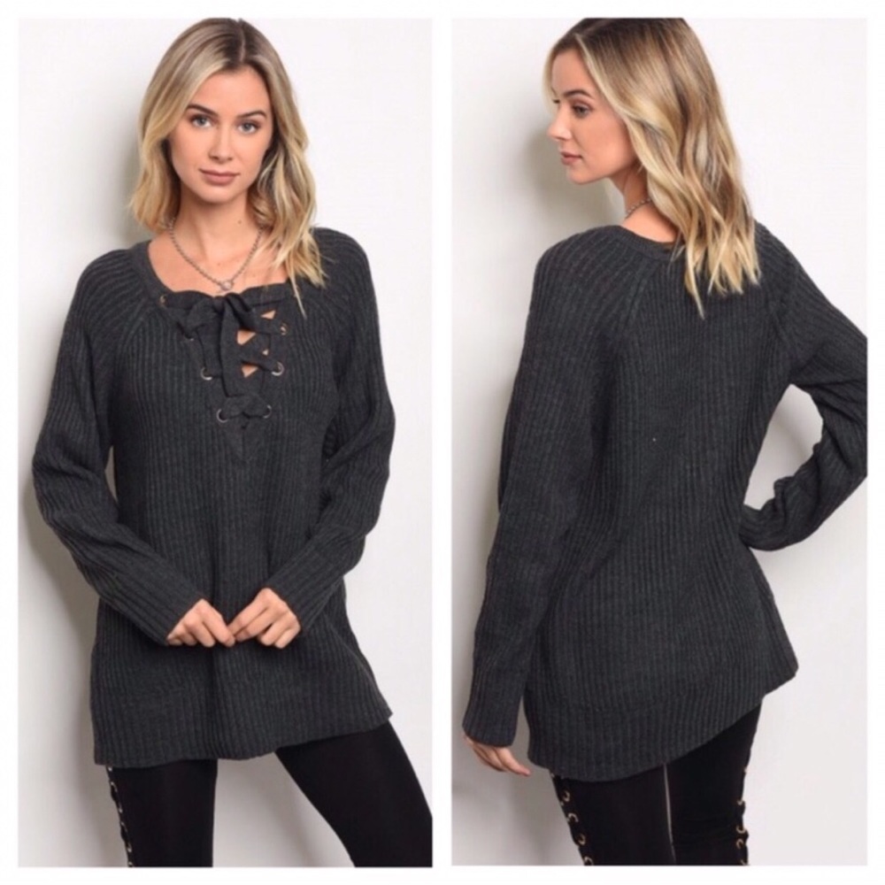 ❄️Cozy Black Lace Up Sweater❄️